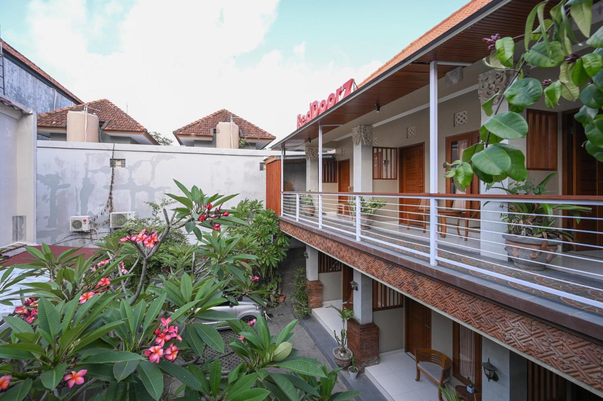 RedDoorz near Mertasari Beach 2 Pesanggaran Exterior foto