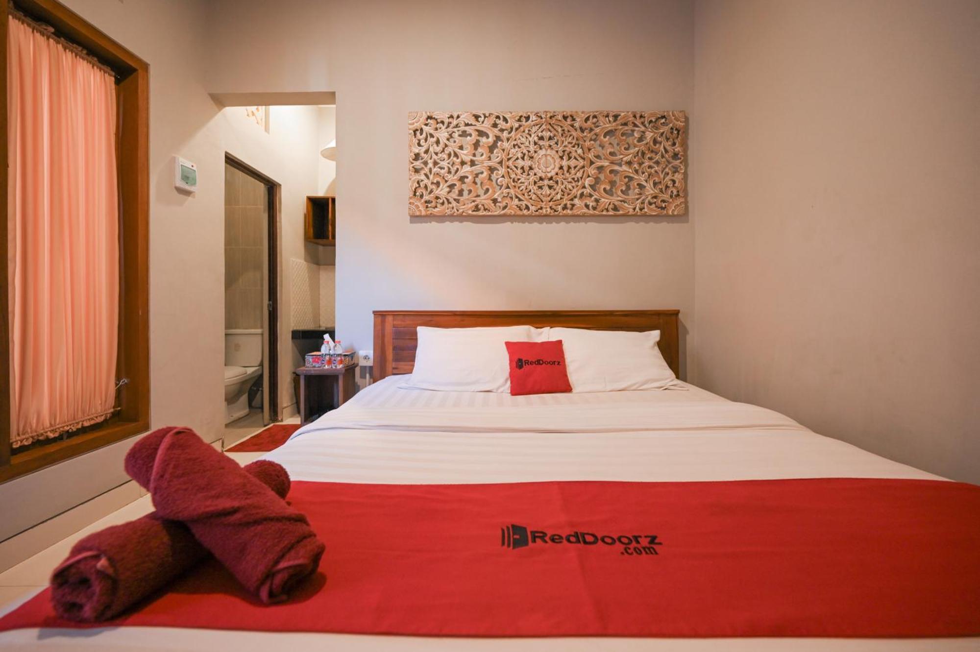 RedDoorz near Mertasari Beach 2 Pesanggaran Exterior foto