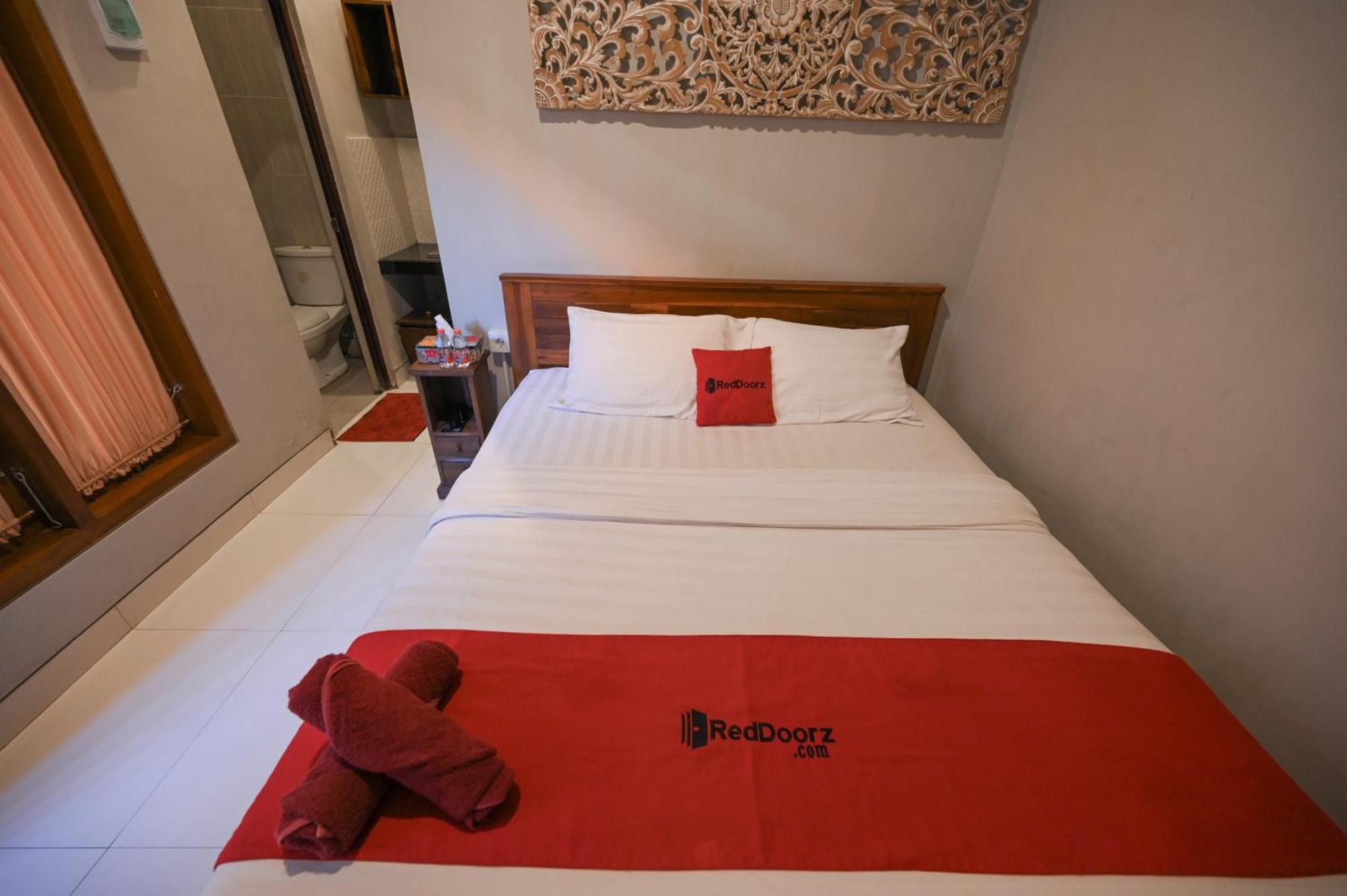 RedDoorz near Mertasari Beach 2 Pesanggaran Exterior foto