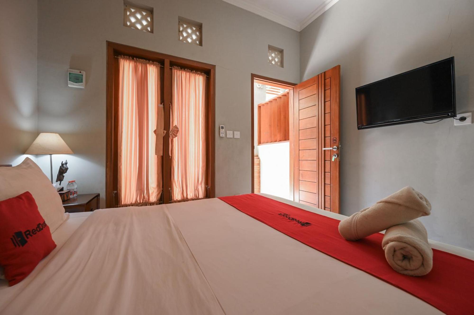 RedDoorz near Mertasari Beach 2 Pesanggaran Exterior foto
