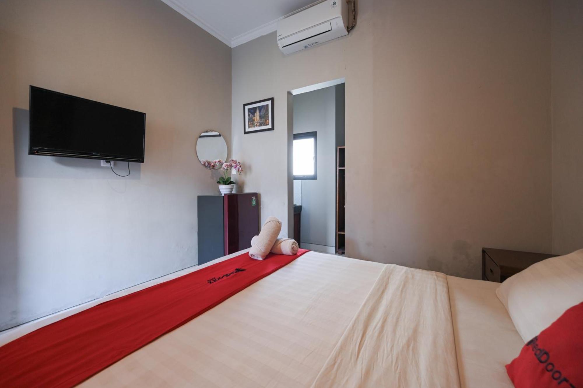 RedDoorz near Mertasari Beach 2 Pesanggaran Exterior foto