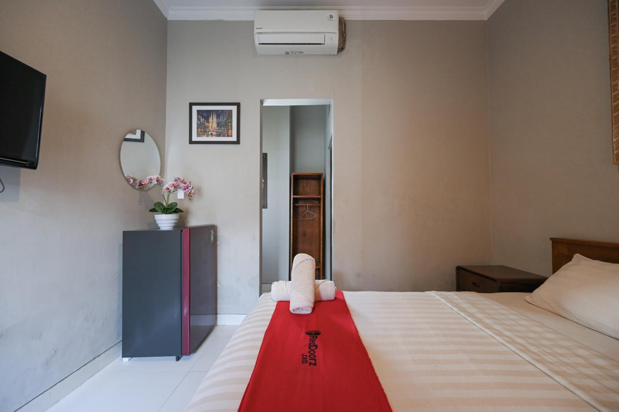 RedDoorz near Mertasari Beach 2 Pesanggaran Exterior foto